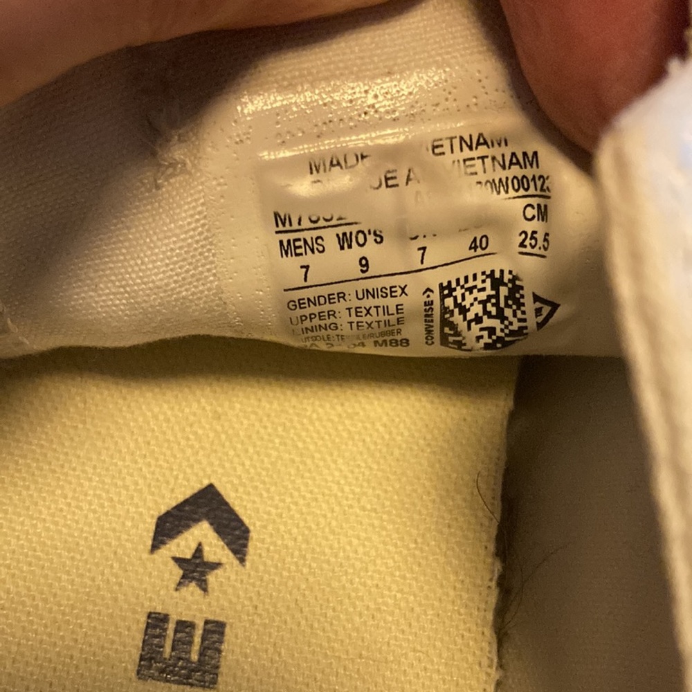 Converse - Picture 3 of 4